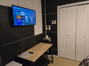 30 Jean St Room 3 Smart Tv